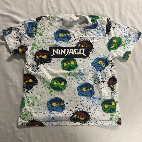 H&M - short sleeve t-shirt with lego Ninjago design all around. - Picture 1 of 4